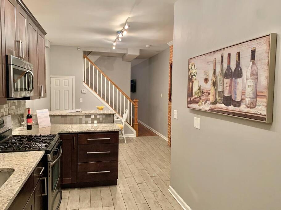 Upscale 2Bd/1.5Ba Townhome Mins To Jhh & Downtown Baltimore Eksteriør billede