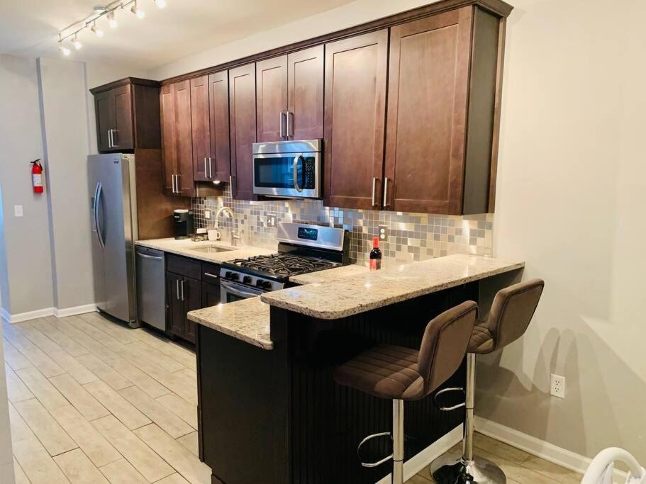 Upscale 2Bd/1.5Ba Townhome Mins To Jhh & Downtown Baltimore Eksteriør billede